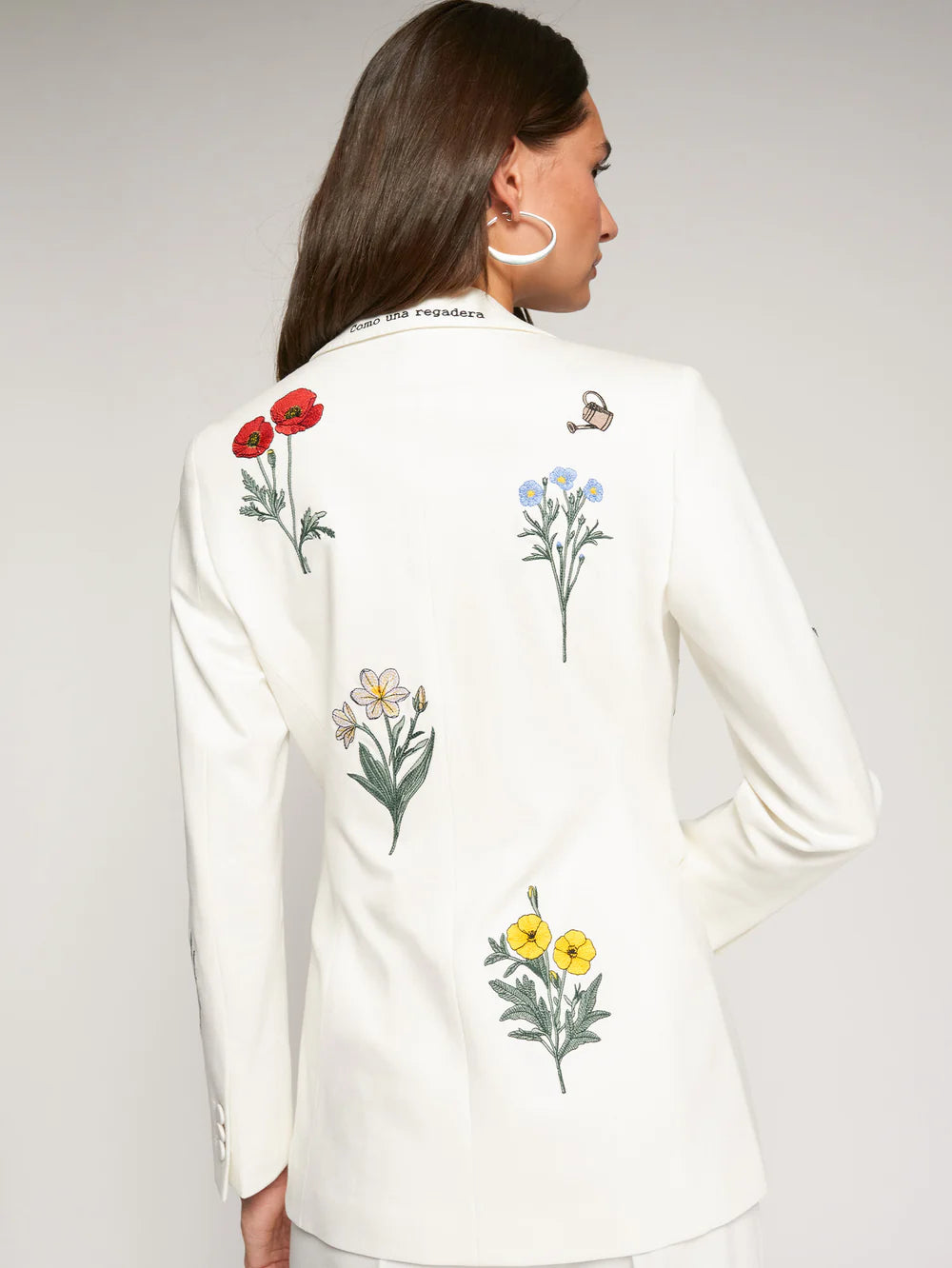 WHITE JACKET WITH EMBROIDERED FLOWERS