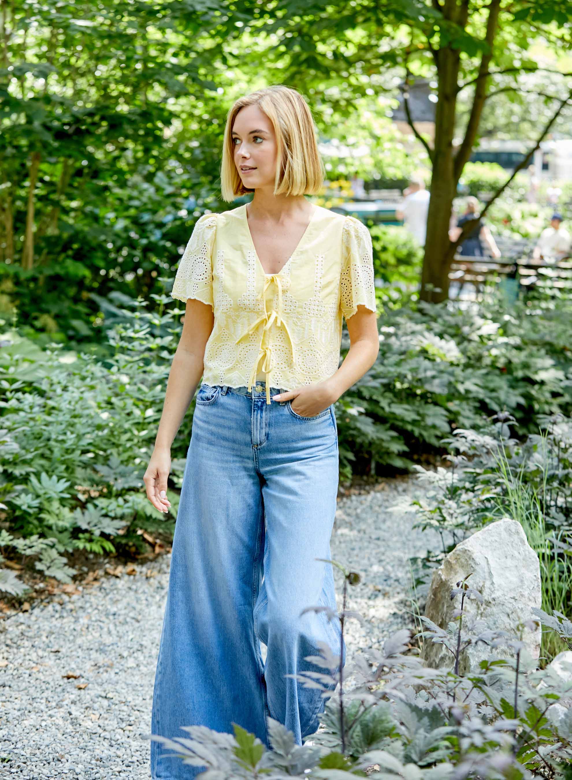 EYELET BLOUSE