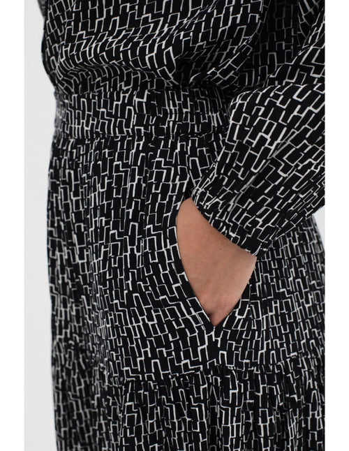 Arrayan Skirt Black